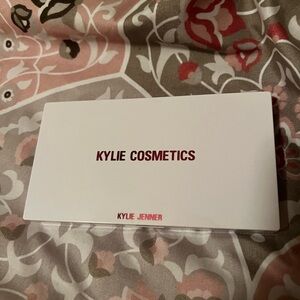 Kylie Cosmetics Pressed Powder Palette The Mauve Palette